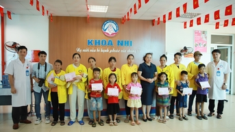 Ban chỉ đạo Công tác bảo vệ trẻ em tỉnh Lào Cai tặng 268 suất quà cho trẻ em nhân dịp Tết trung thu