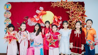 ព្រះច័ន្ទពេញវង់នឹងមកដល់ផ្ទះរបស់កុមារគ្រប់រូប