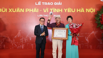 Nhạc sĩ Trần Tiến được vinh danh tại Lễ trao giải Bùi Xuân Phái - Vì tình yêu Hà Nội lần thứ 18 năm 2025