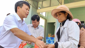 ផ្សារសូន្យដុងដ៏អ៊ូអរក្នុងឃុំភ្នំមួយក្នុងខេត្ត Quang Ngai