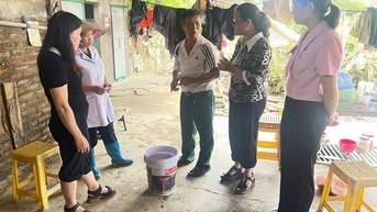 Khử trùng môi trường; Phân bổ, cấp phát viên sát khuẩn nước Aquatabs cho một số Trung tâm Y tế và các Trạm Y tế xã, phường để khắc phục hậu quả hoàn lưu cơn bão số 10