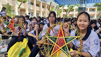 ផ្តល់អំណោយរាប់ពាន់ដល់កុមារក្នុងកាលៈទេសៈលំបាក