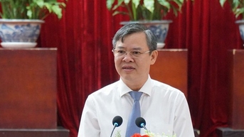 칸토시 인민위원회 위원장으로 선출된 Truong Canh Tuyen 씨를 소개합니다.