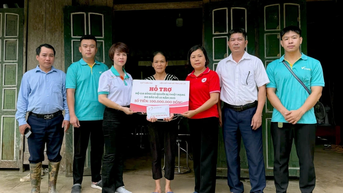 Lao Cai៖ ឧបត្ថម្ភថវិកា ១០០លានដុង ដល់គ្រួសារដែលមានអ្នកស្លាប់ដោយសារការបាក់ដី