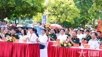 레꽝민 중장이 2025년 "국경과 섬의 우정" 축제에 참석했습니다.