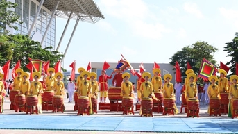 មនុស្សជាង៧០០នាក់បានចូលរួមមហោស្រពកីឡាឃុំ My Duc