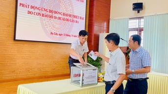 ឃុំ Da Teh ឧបត្ថម្ភថវិកាចំនួន ១០៣ លានដុង ដើម្បីជួយឧបត្ថម្ភប្រជាជននៅតំបន់រងគ្រោះដោយខ្យល់ព្យុះលេខ ១០។