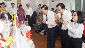 ឆាក​ទីក្រុង​ហូជីមិញ​មាន​ភាព​អ៊ូអរ​ក្នុង​ឱកាស​រំលឹក​វិញ្ញាណក្ខន្ធ​ដូនតា