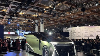 Lexus LS “biến hình” thành xe minivan hạng sang 6 bánh