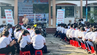 Giúp học sinh tuân thủ luật giao thông