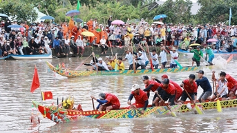 Bức tranh lễ hội đầy màu sắc