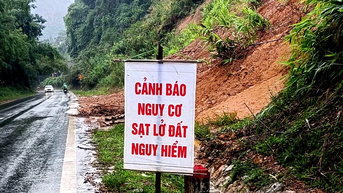 Toàn tỉnh có hàng chục điểm sạt lở, ngập lụt do mưa lớn