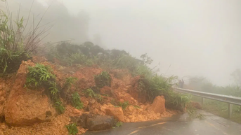 Lâm Đồng: Đèo Đại Ninh tiếp tục sạt lở, giao thông ách tắc hoàn toàn