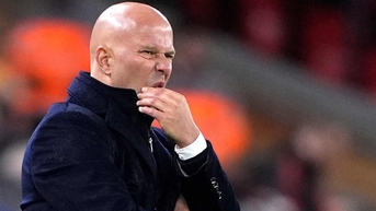 Liverpool thảm chưa từng có, Arne Slot nguy cơ bị sa thải