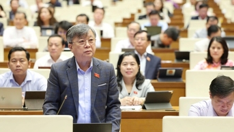 "Không để cán bộ công chức thuộc tầng lớp nghèo trong xã hội!"