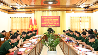 Thượng tướng Trương Thiên Tô chủ trì kiểm tra công tác Đảng, công tác chính trị và công tác quân sự tại Sư đoàn 2 (Quân khu 5)