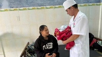 Quân y Biên phòng Quảng Trị hỗ trợ sản phụ sinh con trong mưa lũ