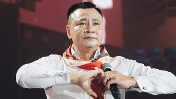 Chuyến bay muộn trong đêm của NSND Tự Long