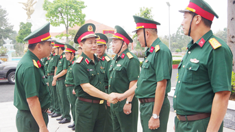 Trung tướng Đỗ Xuân Tụng thăm, làm việc tại Sư đoàn 5 (Quân khu 7)