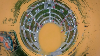 Cảnh tượng 'xứ Huế thơ mộng' giữa bốn bề biển nước nhìn từ trên cao