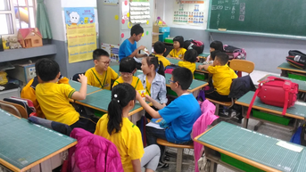 Đài Loan: Phát tờ rơi tuyển giáo viên