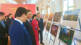 Triển lãm ảnh Hội nghị thường niên lần thứ 5 giữa các Bí thư Tỉnh ủy và Phiên họp lần thứ 11 Nhóm ...