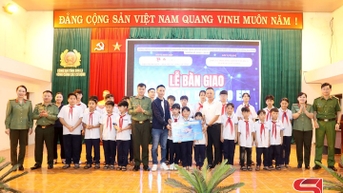 Bàn giao "Phòng tin học cho em"