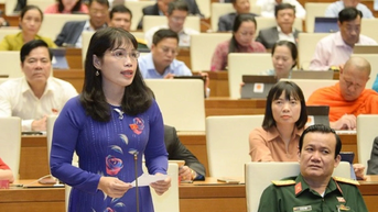 Đại biểu Quốc hội cảnh báo trẻ "nghiện” mạng ảo, mê tổng tài