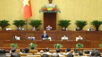 Tăng thu nhập công chức, đổi mới thể chế - "chìa khóa" thoát bẫy thu nhập trung bình