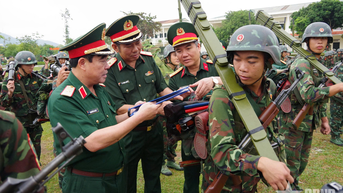 Thiếu tướng Nguyễn Bá Lực kiểm tra toàn diện nhiệm vụ quân sự, quốc phòng tại Trung đoàn 2 (Sư đoàn 395)