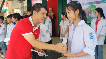 'Tiếp sức đến trường' và hạt giống hiếu học được lớn lên trong môi trường của tình người