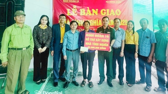 Binh đoàn 16 bàn giao nhà tình nghĩa tại Nghệ An