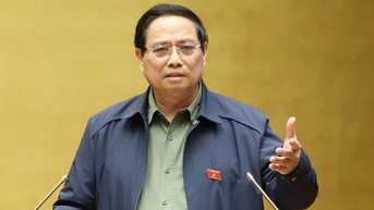 Thủ tướng: Sẽ xem xét tăng lương sớm hơn