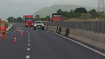 Nước rút, khôi phục lưu thông phương tiện trên cao tốc Vĩnh Hảo-Phan Thiết