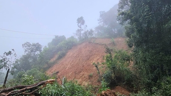 Sạt lở lan rộng, giao thông đèo Gia Bắc vẫn tê liệt