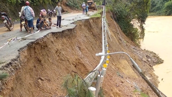 Mưa lớn gây thiệt hại cho hạ tầng giao thông Đà Nẵng ước hơn 100 tỷ đồng