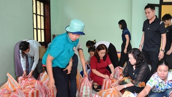 Phụ nữ Đà Nẵng chung tay hỗ trợ khắc phục hậu quả mưa lũ
