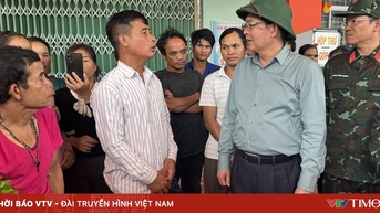 Phó Thủ tướng Hồ Quốc Dũng thăm hỏi, động viên người dân bị ảnh hưởng do sạt lở đất tại Quảng Ngãi