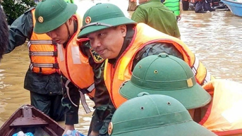 Trọn tình, trọn nghĩa với người dân vùng lũ