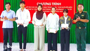 Tình quân - dân nơi biên giới