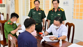 Tuyển quân trong vùng đồng bào Khmer