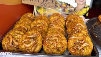 Cầm 200.000 đồng ăn đủ món ngon 3 miền tại Hội chợ Mùa Thu ở Hà Nội