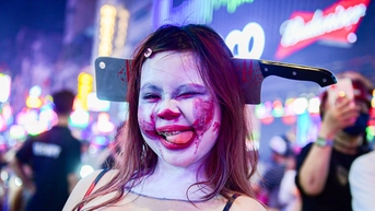 Phố Tây TPHCM biến thành 'vương quốc ma quái' trong đêm Halloween