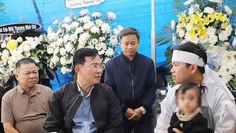 Chủ tịch UBND tỉnh Lâm Đồng Hồ Văn Mười thăm hỏi gia đình cô giáo tử vong do thiên tai