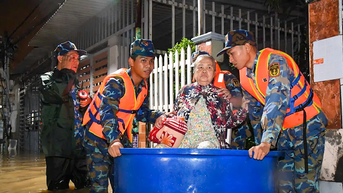 Di dời người dân khỏi khu vực ngập sâu trong đêm