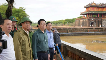 Phó Thủ tướng Mai Văn Chính kiểm tra công tác khắc phục mưa lũ ở Đại nội Huế