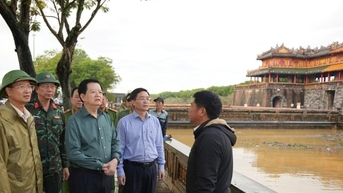 Phó Thủ tướng Mai Văn Chính kiểm tra công tác khắc phục hậu quả mưa lũ tại Đại Nội Huế
