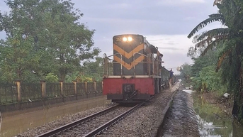 Tuyến đường sắt bắc-nam qua thành phố Huế đã được khôi phục và thông tuyến