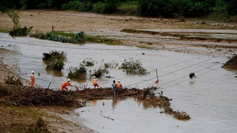 Thêm gần 170.000 khách hàng vùng lũ miền Trung được cấp điện trở lại