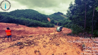 Thông xe đường Hồ Chí Minh qua đèo Lò Xo sau mưa lũ